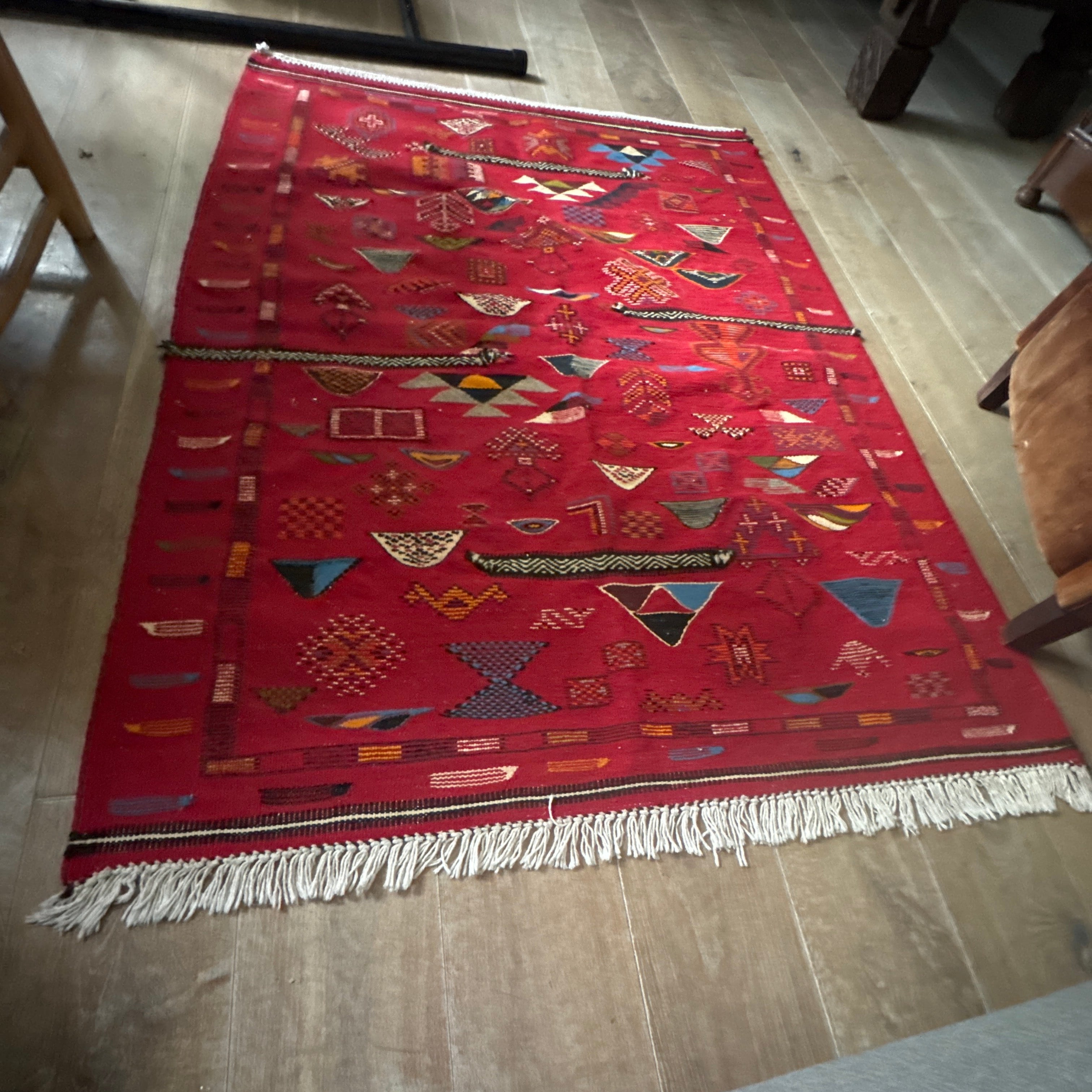 Handwoven Taznakht Wool Rug – 163x120 cm | Rich Red Berber Motifs