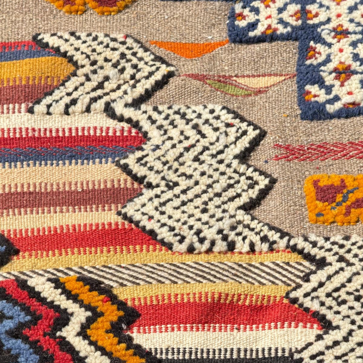 Handwoven Taznakht Wool Rug – 163 x 120 cm | Berber Motifs in Brown & Grey Base