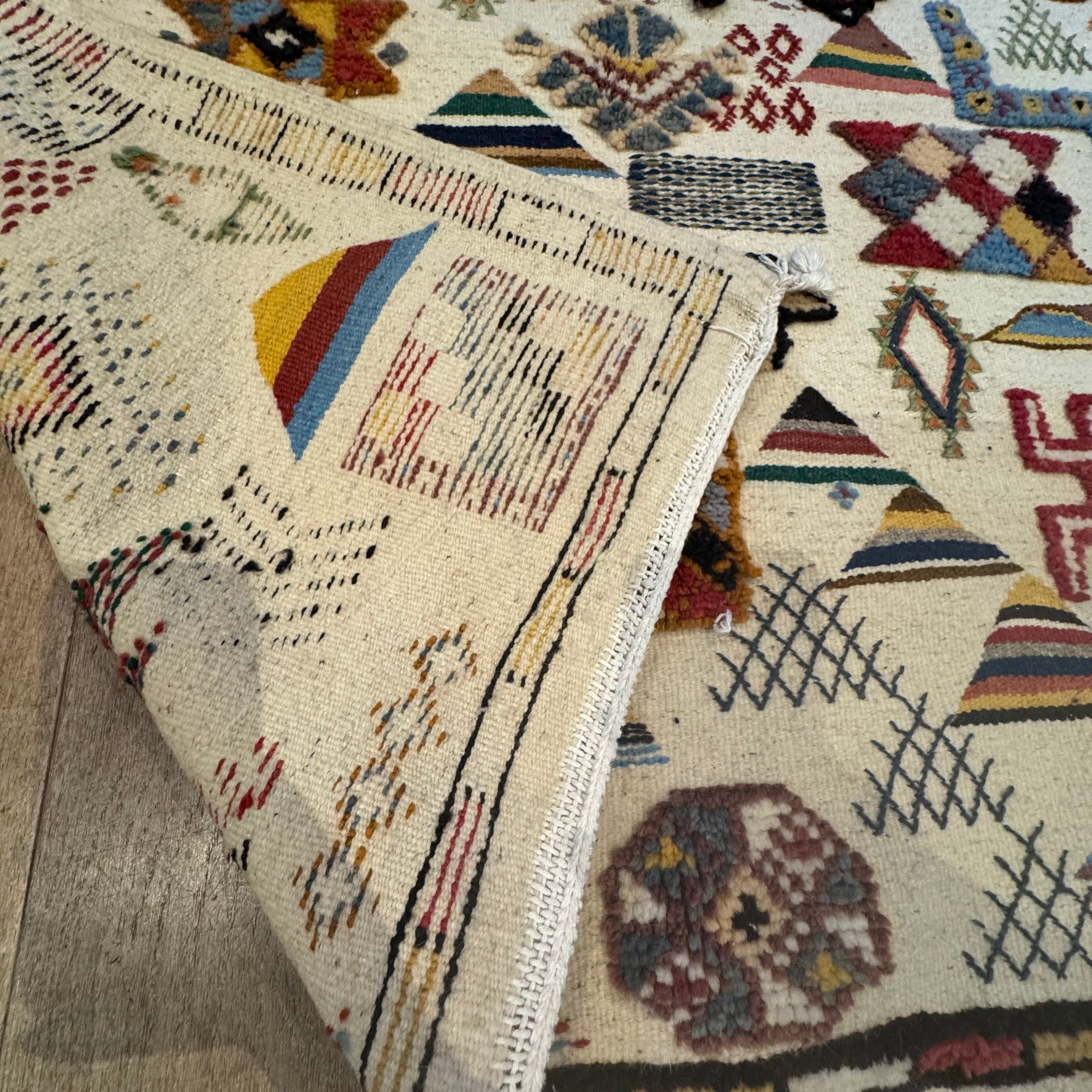 Reversible Taznakht Wool Rug – Berber Symbols | 150 x 118 cm