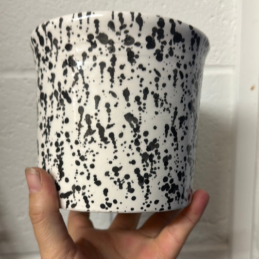 Ceramic hand-painted spotted pot