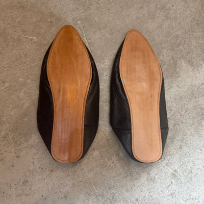 Classic Moroccan Black Babouche Slippers – Handmade Leather