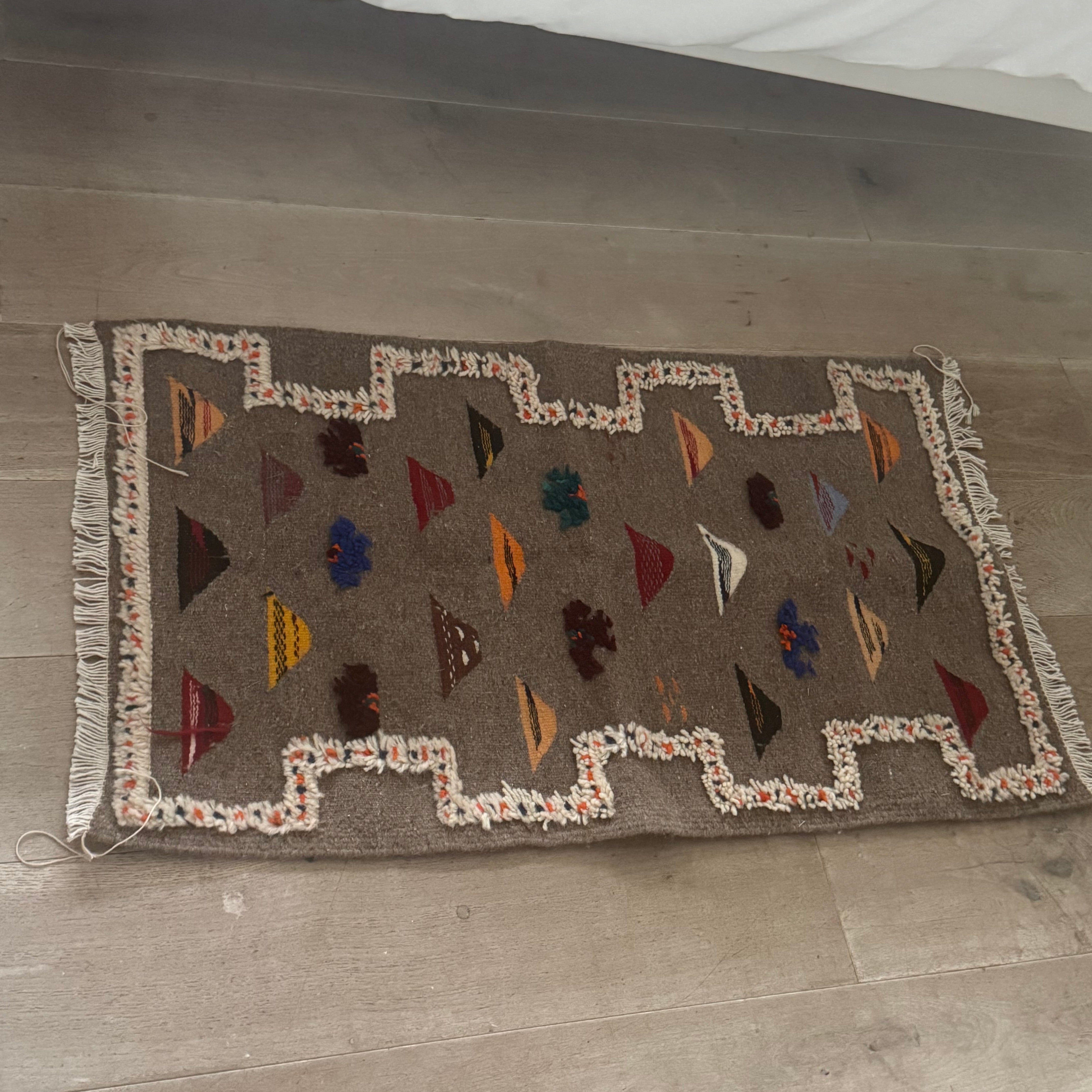 Taznakht Rug white trimming Ember Grey – Small