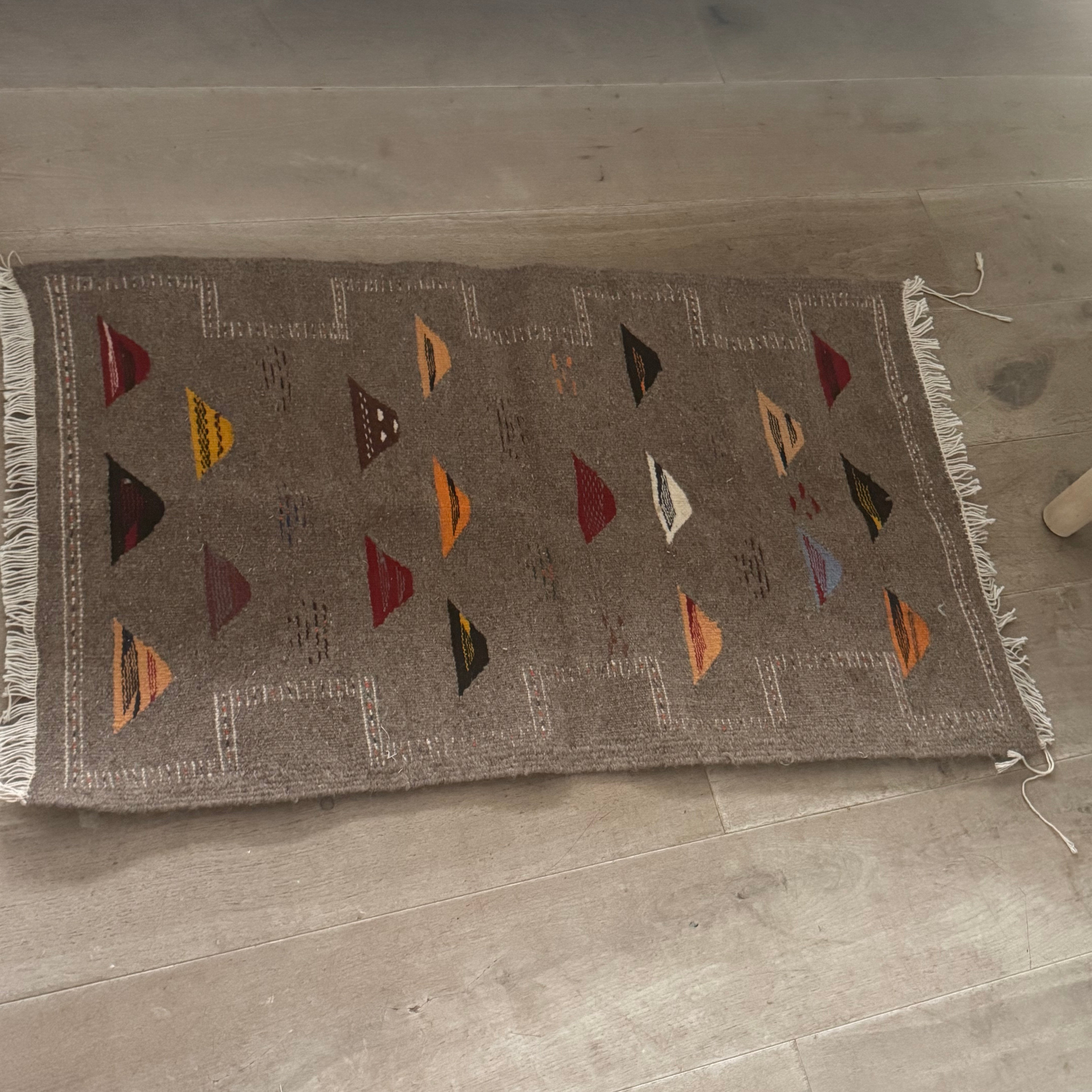 Taznakht Rug white trimming Ember Grey – Small