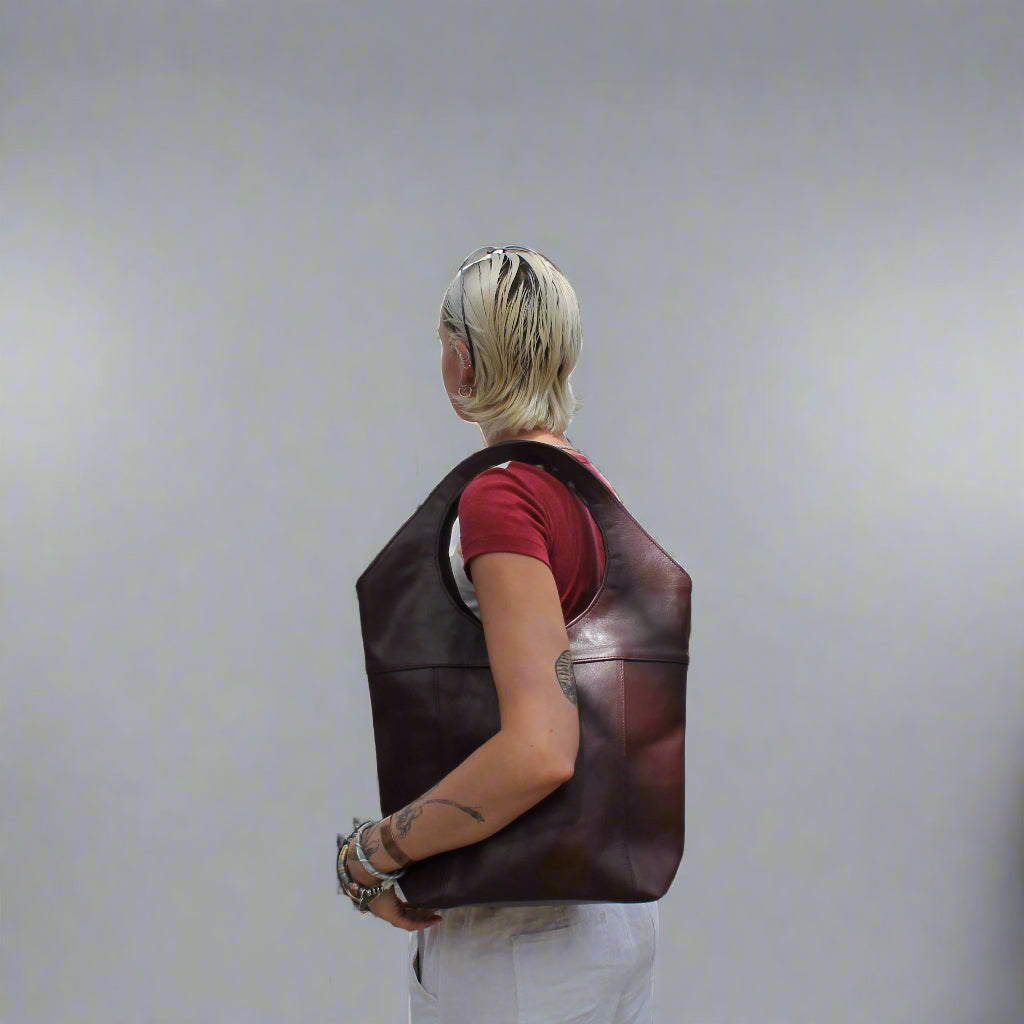 Bob Burgundy Leather Tote – Circle Handle & Zip Closure