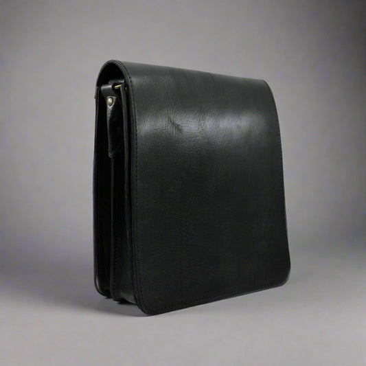 Black leather Midi Messenger Bag - Artisan Stories