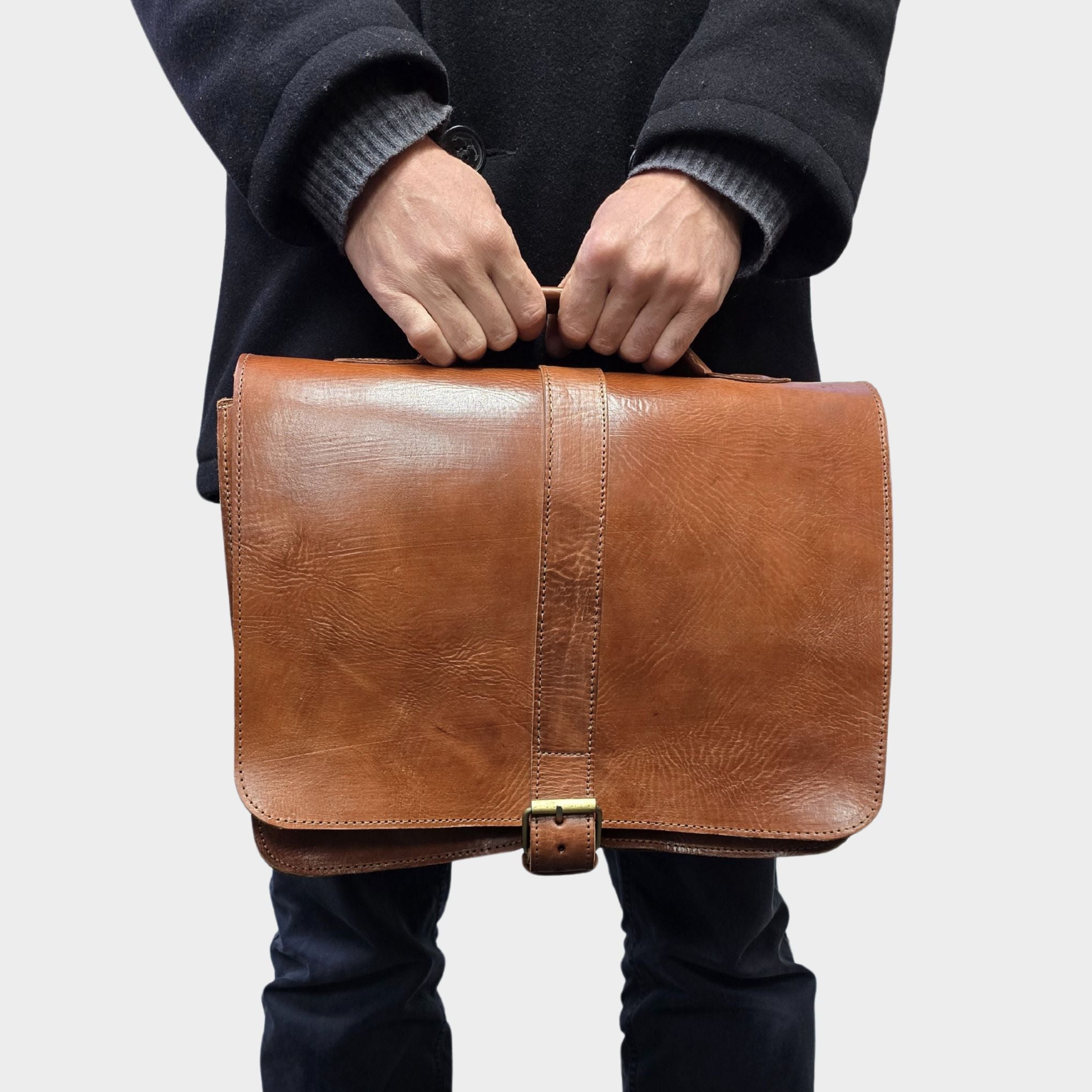 Darwin Leather Messenger Briefcase light brown - Artisan Stories
