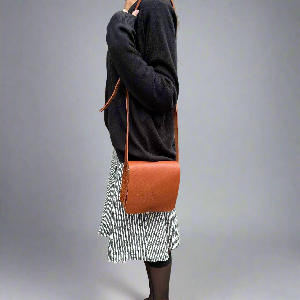Unisex small leather Messenger Bag - tan - Artisan Stories
